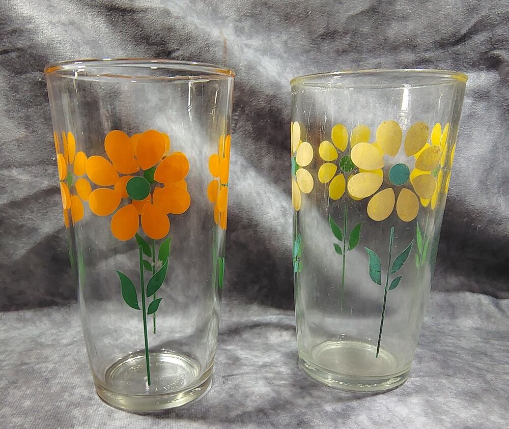 2 Vintage MCM Hazel Atlas Daisy Glasses